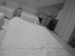 voyeurcam-julmodels-bed-1 live webcam show