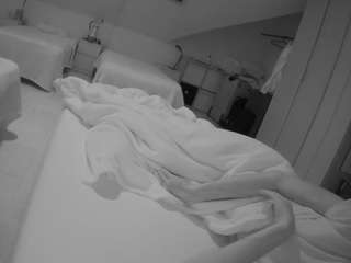 voyeurcam-julmodels-bed-1