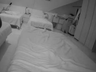 voyeurcam-julmodels-bed-1