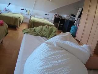 voyeurcam-julmodels-bed-1