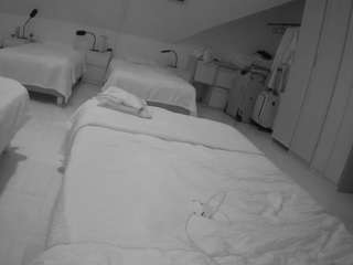 voyeurcam-julmodels-bed-1