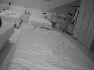 voyeurcam-julmodels-bed-1