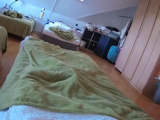 voyeurcam-julmodels-bed-1