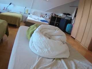 voyeurcam-julmodels-bed-1