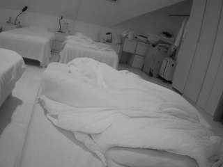 voyeurcam-julmodels-bed-1
