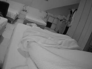 voyeurcam-julmodels-bed-1