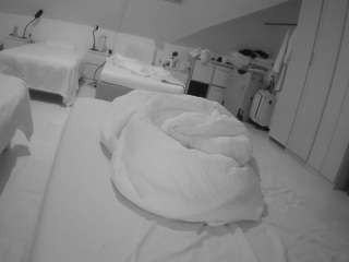 voyeurcam-julmodels-bed-1