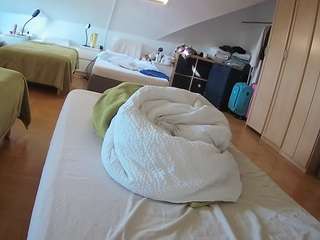 voyeurcam-julmodels-bed-1