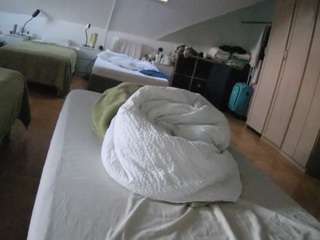 voyeurcam-julmodels-bed-1