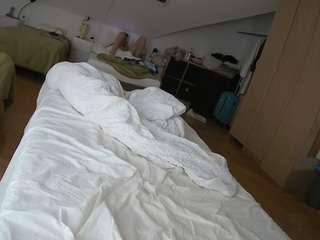 voyeurcam-julmodels-bed-1