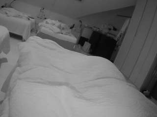voyeurcam-julmodels-bed-1