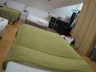 voyeurcam-julmodels-bed-1
