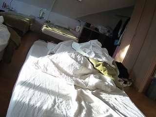 voyeurcam-julmodels-bed-1 camsoda