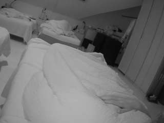 voyeurcam-julmodels-bed-1