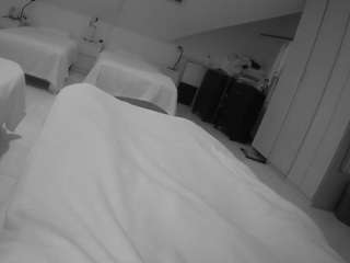 voyeurcam-julmodels-bed-1