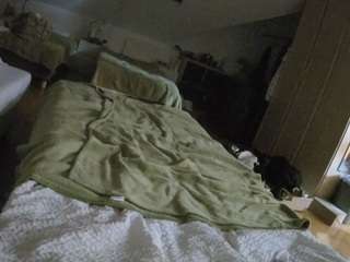 voyeurcam-julmodels-bed-1