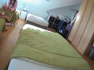 voyeurcam-julmodels-bed-1