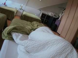 voyeurcam-julmodels-bed-1