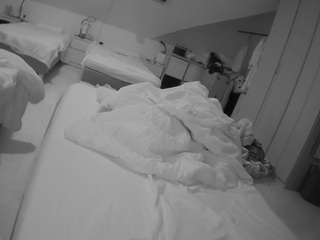 voyeurcam-julmodels-bed-1