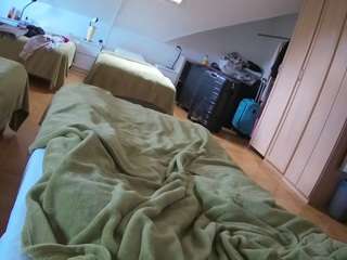 voyeurcam-julmodels-bed-1