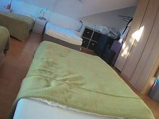 voyeurcam-julmodels-bed-1
