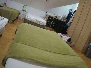 voyeurcam-julmodels-bed-1