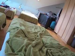 voyeurcam-julmodels-bed-1