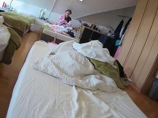 voyeurcam-julmodels-bed-1