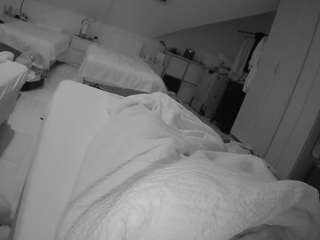 voyeurcam-julmodels-bed-1