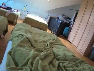 voyeurcam-julmodels-bed-1