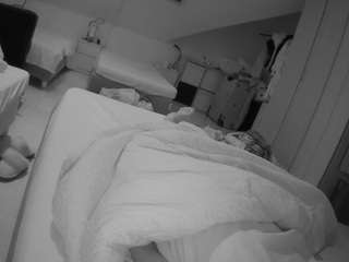 voyeurcam-julmodels-bed-1