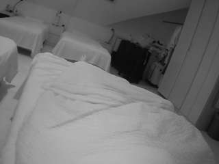 voyeurcam-julmodels-bed-1