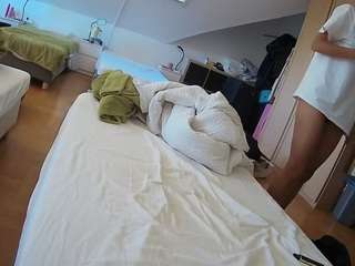 voyeurcam-julmodels-bed-1