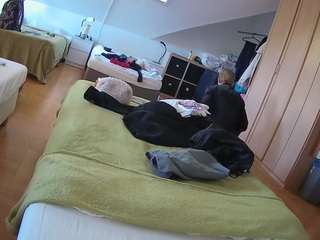 voyeurcam-julmodels-bed-1