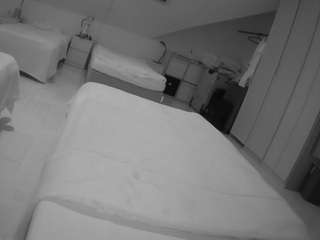 voyeurcam-julmodels-bed-1