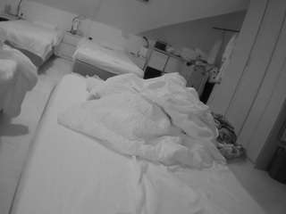 voyeurcam-julmodels-bed-1