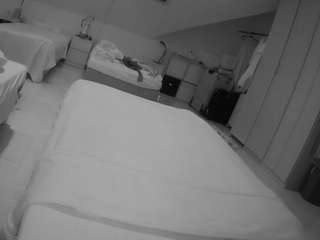 voyeurcam-julmodels-bed-1