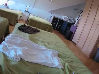 voyeurcam-julmodels-bed-1
