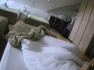 voyeurcam-julmodels-bed-1