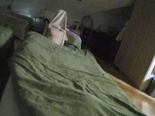 voyeurcam-julmodels-bed-1