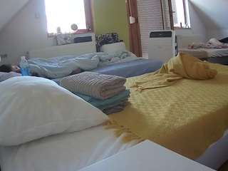 Voyeurcam-julmodels-bed-2