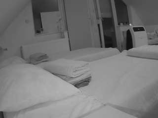 camsoda voyeurcam-julmodels-bed-2