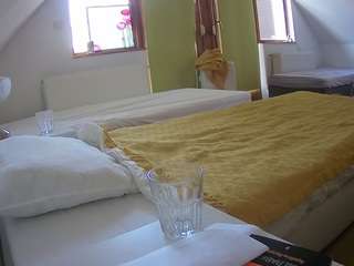 voyeurcam-julmodels-bed-2