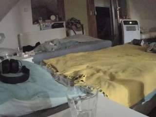 voyeurcam-julmodels-bed-2