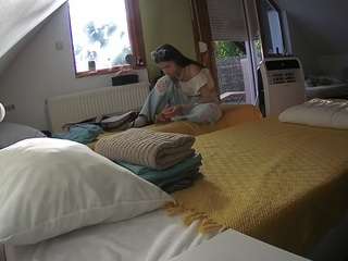 voyeurcam-julmodels-bed-2