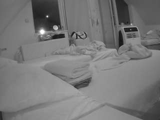 voyeurcam-julmodels-bed-2 My Cam Models camsoda