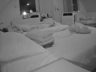 Free Live Cam Models camsoda voyeurcam-julmodels-bed-2