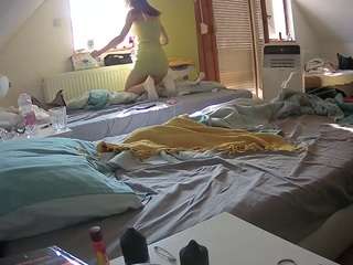 Oyeur House camsoda voyeurcam-julmodels-bed-2