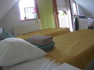 Lon Sge camsoda voyeurcam-julmodels-bed-2