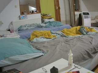 Live Cams Models camsoda voyeurcam-julmodels-bed-2